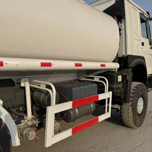 Camion citerne <span class=keywords><strong>d</strong></span>'<span class=keywords><strong>occasion</strong></span> SINOTRUK HOWO 6x4 351 CV, réservoir de carburant 15000L, transport de pétrole, benne basculante - Product Image 6