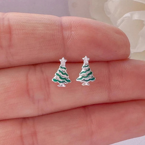 Orecchini a perno a forma di albero di Natale da donna, graziosi gioielli natalizi alla moda - Product Image 6