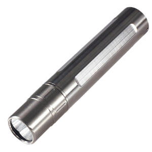 Lampe torche infrarouge transfrontalière à lumière rouge 630+660+850nm, LED en acier inoxydable, rechargeable USB-C, lampe portative - Product Image 4