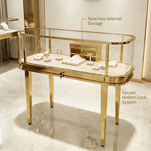 Vetrina Espositiva per Gioielli di Lusso Moderna in Acciaio Inox Dorato, Bancone per Negozio di Gioielli di Alta Gamma con Vetro Curvo e Serratura - Product Image 5