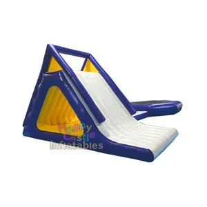 Tobogán de agua triangular flotante inflable gigante de PVC de 0,9mm, juguetes de agua inflables grandes para diversión de verano - Product Image 1