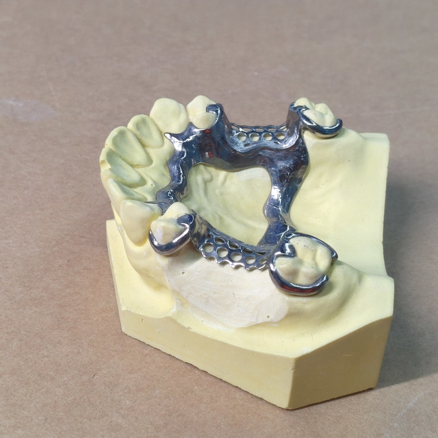 SLM Desktop Metal 3D Printer Specially Designed for the Dental and Medical Fields to Print Products