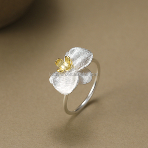 <span class=keywords><strong>Loto</strong></span> divertente <span class=keywords><strong>fiore</strong></span> fatto a mano Phalaenopsis Orchid elegante anello regolabile 925 argento Sterling 18k placcato oro gioielli da donna - Product Image 2