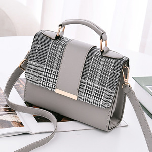 Bolso de hombro elegante de lujo para mujer, bolso cruzado a la moda con patrón a cuadros en blanco y negro, uso diario - Product Image 3