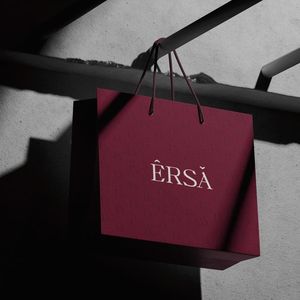 Bolsa de Regalo de Papel Rojo Borgoña con Logotipo Personalizado, Asa de Cuerda Trenzada, Bolsas de Compras Resistentes de Cartón para Negocios - Product Image 3