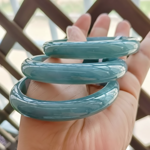 Pulsera Hecha a Mano con Diseño Estético de Resina, Perfecta para Niñas y Mujeres a Buen Precio - Product Image 1