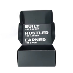 صندوق أحذية فاخر أسود مغناطيسي بشعار منقوش وطلاء لامع وتشطيب مطفي صديق للبيئة مع بطانة إسفنجية 2 مم صناديق صلبة للجوارب - Product Image 5