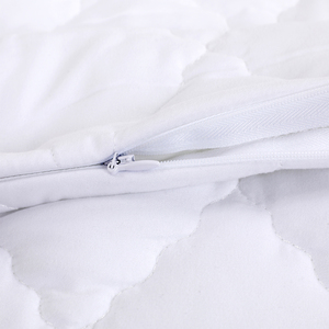 Protector de Almohada Acolchado Impermeable y Anti-Chinches, Tejido a Medida, con Cierre de Sobre, para Uso Hospitalario y Doméstico - Product Image 4