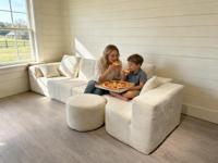 Cremeweißes, flauschiges Stoffsofa, vakuumversiegelt, modular, Ottoman, wolkenähnliche Kissen, Freizeit, modern, klein
