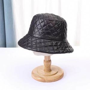 Venta al por mayor de las mujeres sombrero de pescador de invierno ultraligero abajo algodón Checker sombrero de cubo para las mujeres de invierno - Product Image 1