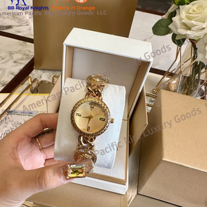 Montre mécanique à cadran rond pour femme, bracelet chaîne doré avec breloques décoratives, lunette scintillante, cadran à chiffres romains - Product Image 2