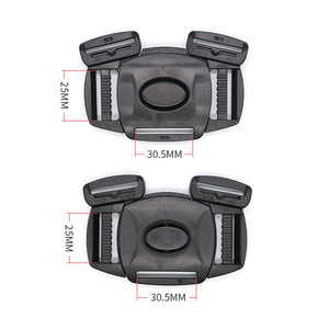 Boucle de sécurité à cinq points 25 mm x 30,5 mm en plastique pour harnais de siège enfant et rehausseur - Product Image 1