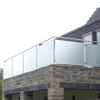 Rampe d'escalier en verre sans cadre en acier inoxydable 304 avec embout en acier, balustrade en verre