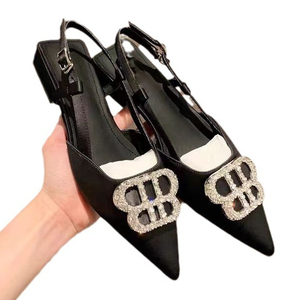Designer donna 2024 estate sandali <span class=keywords><strong>con</strong></span> <span class=keywords><strong>tacco</strong></span> quadrato <span class=keywords><strong>con</strong></span> lussuosa fibbia di diamanti 3cm tacchi bassi punta chiusa famose <span class=keywords><strong>scarpe</strong></span> da esterno - Product Image 1