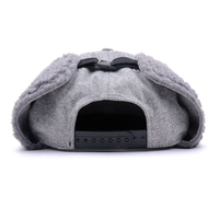 Casquette Snapback en laine Melton super chaude pour homme, coupe-vent, avec protège-oreilles en polaire, visière plate, logo personnalisé, chapeau d'hiver