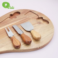 Ensemble d'accessoires de cuisine de vente chaude comprenant des blocs à découper en bois et en bambou avec des planches à découper et des accessoires de fromage