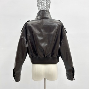 Giacca Corta in <span class=keywords><strong>Pelle</strong></span> Casual da <span class=keywords><strong>Donna</strong></span> con Colletto Rialzato e Design con Spalline, Giacca in <span class=keywords><strong>Pelle</strong></span> Marrone Scuro Personalizzabile - Product Image 5