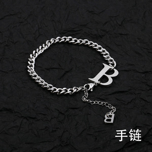 กำไลข้อมือรูปตัวอักษรเรียบง่ายทันสมัย โซ่สแตนเลสสีทองแบบคิวบา กำไลฮิปฮอป ขายส่งกำไลข้อมือผู้หญิง - Product Image 5