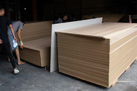 Panneau Mdf laminé en mélamine d'usine 18mm 4x8 panneau Mdf mélamine grain de marbre