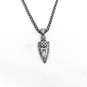Yunnique Collar con colgante de flecha de acero inoxidable, joyería unisex de moda, accesorio de moda - Product Image 1