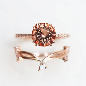 แหวนหมั้นเงินแท้ 925 ประดับด้วยโอเรกอน พีช ซันสโตน แหวนแต่งงานจากโรงงานบิจู - Product Image 4