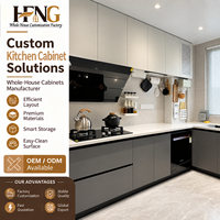 Meuble de cuisine gris et blanc haut de gamme, design modulaire avec solution de rangement mural spacieuse pour projets de rénovation de villas et d'appartements