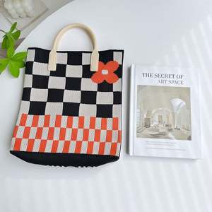 Borsa da viaggio con borsetta a tracolla firmata uncinetto - Product Image 4