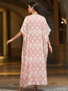 Abito Musulmano Casual Premium in Poliestere con Ricami Artigianali per Ricevimenti VIP e Cene Diplomatiche in Autunno - Product Image 3