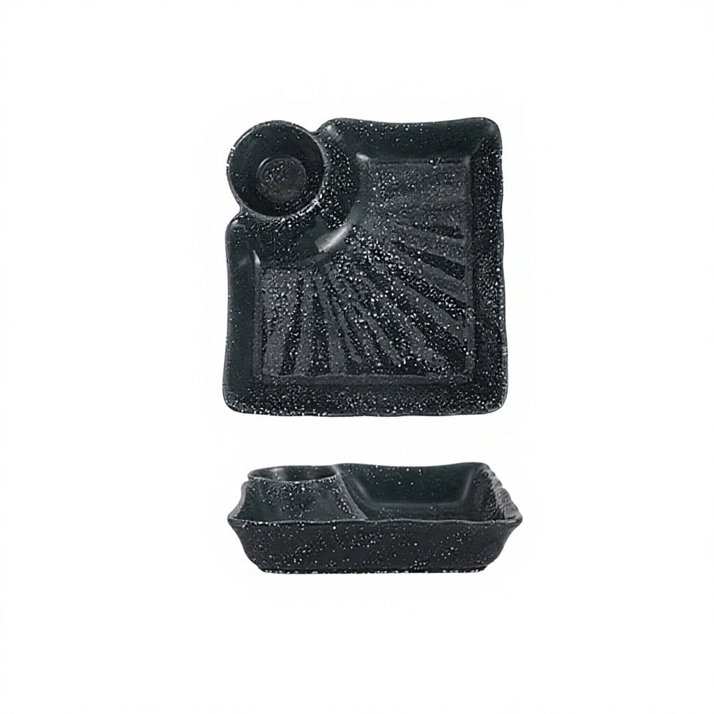 Assiette à raviolis style japonais, motif mer brumeuse noire.