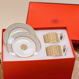 Ensemble tasse et soucoupe à thé en porcelaine à motif vertical gris, style nordique de luxe, personnalisé, en promotion - Product Image 3