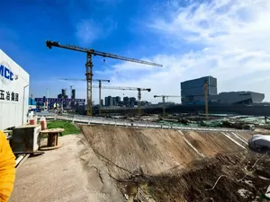 מנוף מגדל בניין בסין משומש 6013-6 מכונת בנייה יד שנייה מנוף מגדל עליון שטוח