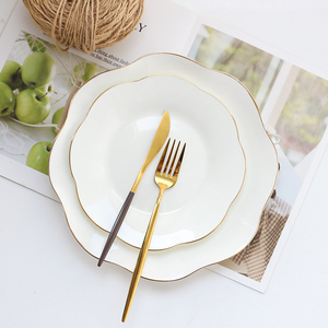 Usine de Chine Fleurs Blanches Ues de Mariage Assiettes de restaurant personnalisées en porcelaine osseuse pour mariage - Product Image 1