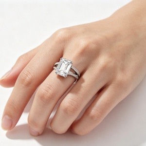 แหวนเพชรทรงเอเมอรัลด์คัท เพชรเลี้ยงในห้องปฏิบัติการ ทองคำ 18K สีโรสโกลด์ / ไวท์โกลด์ / เยลโลว์โกลด์ ประดับเพชรด้านข้างแบบฝังขอบ แหวนแต่งงาน - Product Image 2