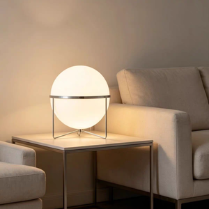 Lampe de table globe moderne avec cadre chromé, alimentation CC, LED, design simple pour espaces contemporains - Product Image 2