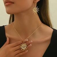 Collier pendentif soleil en spirale martelé en cuivre, chaîne de clavicule en acier titane, style mode luxe léger