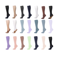 Faible MOQ, en stock, 200 modèles de chaussettes de compression, emballage personnalisé OEM, marque privée, chaussettes hautes personnalisées pour grossistes