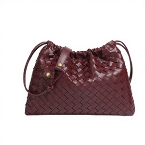 Bolso de Mujer de Cuero PU Tejido a Mano con Estética Retro, Forro de Poliéster - Bolso de Hombro Versátil y Moderno, Tipo Canasta - Product Image 2