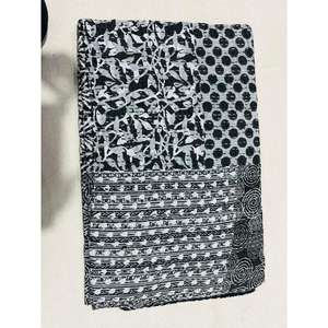 Colcha de algodón Kantha con diseño textil artístico impreso a mano y textura suave para interiores de dormitorios elegantes. - Product Image 2