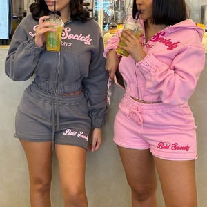 Tùy Chỉnh Puff In Logo Phụ Nữ Hai Mảnh Áo Đặt Cắt May Bông Chạy Bộ Sweatsuit Mặt Trời Faded Cắt Áo Và Bộ Ngắn - Product Image 5