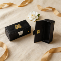 Maßgefertigte Parfümflaschen-Verpackungsbox aus Strukturiertem Schwarzen Lederpapier mit Geprägtem Goldlogo und Samtfutter