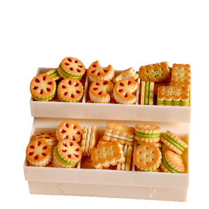 Miniatura de galleta simulada rellena de mermelada, figura de resina, decoración para casa de muñecas, imán para nevera, adorno DIY con pegamento en crema - Product Image 5