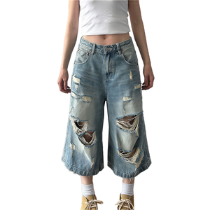 Pantalones cortos de mezclilla capri para mujer, estilo streetwear, retro, lavados, con rotos intensos y efecto bigote, de corte holgado y pierna ancha, desgastados, al por mayor - Product Image 3