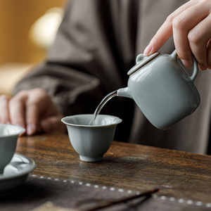 Taza de té Guanlan Sky Blue Ru Kiln, taza individual pequeña de porcelana, nuevo estilo chino para el hogar y para invitados. - Product Image 2
