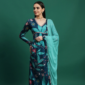 ชุดเดรส Anarkali Kurta สีน้ำเงินสำหรับผู้หญิง ตกแต่งด้วยงานปัก ผ้าเครป คอวี พร้อมกางเกงและผ้าคลุมไหล่ ชุดลำลองฤดูร้อน สไตล์หรูหรา ซักเครื่องได้ - Product Image 1