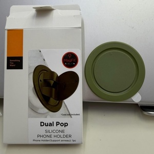 Soporte magnético original de la marca Dual Pop para teléfono, con base de silicona MagFit, imán potente y universal. - Product Image 2
