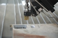 Machine de découpe à jet d'eau haute pression CNC 5 axes pour la découpe de tôles en acier inoxydable, aluminium et métal, certifiée CE