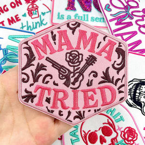 Parches Bordados Personalizados con Diseño de Rosas y Guitarra, Letra Personalizada 'Mamá', Parches Termoadhesivos Pequeños para Gorras - Product Image 2