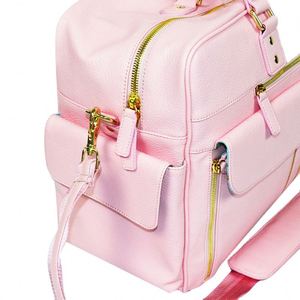 Sac à bandoulière pour appareil photo reflex numérique pour femmes, en cuir vegan durable et imperméable, fabriqué sur mesure par une usine BSCI, pour femmes et filles. - Product Image 6
