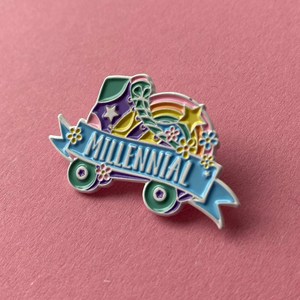 2025 <span class=keywords><strong>milenario</strong></span> de alta calidad, alfileres de solapa artesanales de Metal personalizados, adorno Multicolor decorativo de moda, chapado de Pin de esmalte suave - Product Image 3