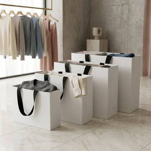 Bolsas de Papel Kraft Negras y Blancas de Lujo en 4 Tamaños con Asas de Listón para Boutique de Ropa, Comercio Minorista, Pequeñas Empresas y Empaque de Regalos - Product Image 2